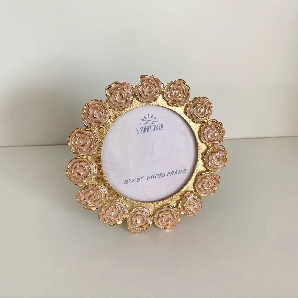 NWOT Vintage gold enamel rose photo frame